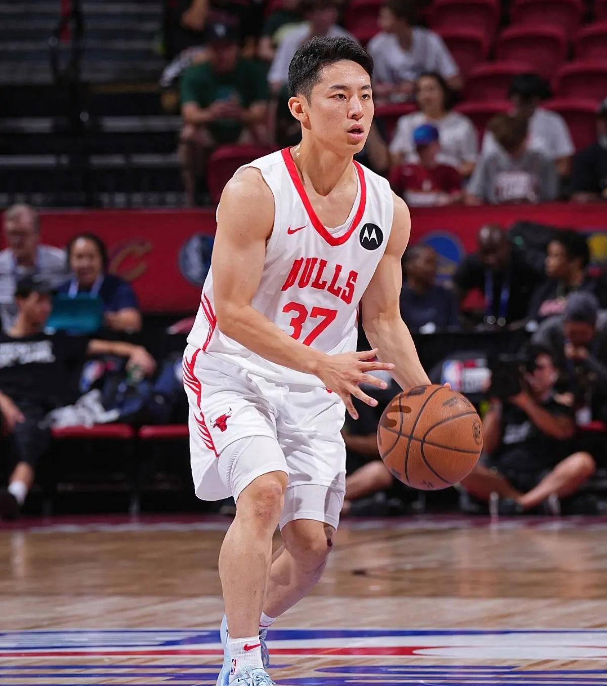 爱游戏体育下载-河村勇辉签约芝加哥公牛，草根逆袭重返NBA