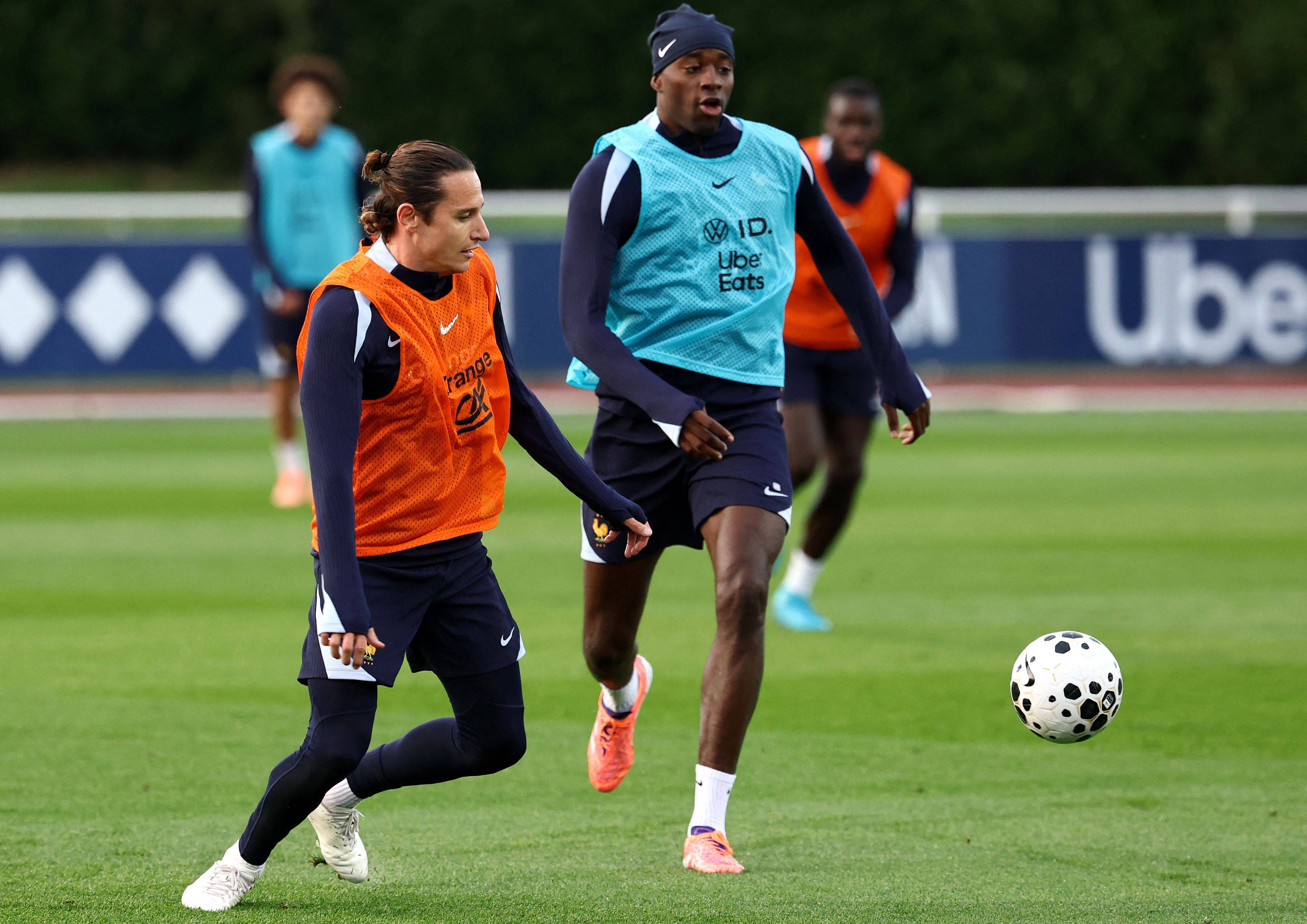 （外代二线）足球——世预赛：法国队备战